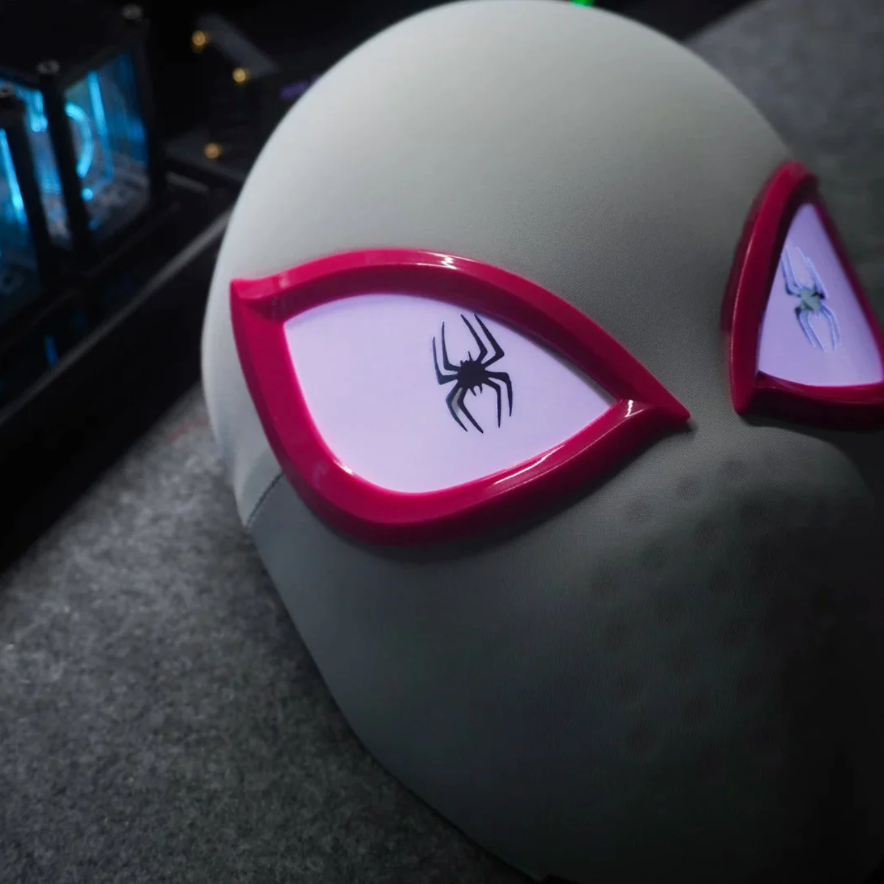 SPIDEYHOO- Gwen glowing eyes mask